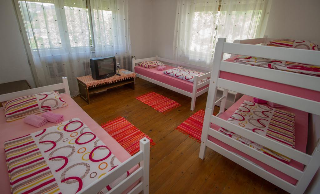 Guest House คอนยิค ภายนอก รูปภาพ