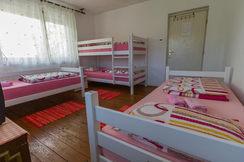 Guest House คอนยิค ภายนอก รูปภาพ